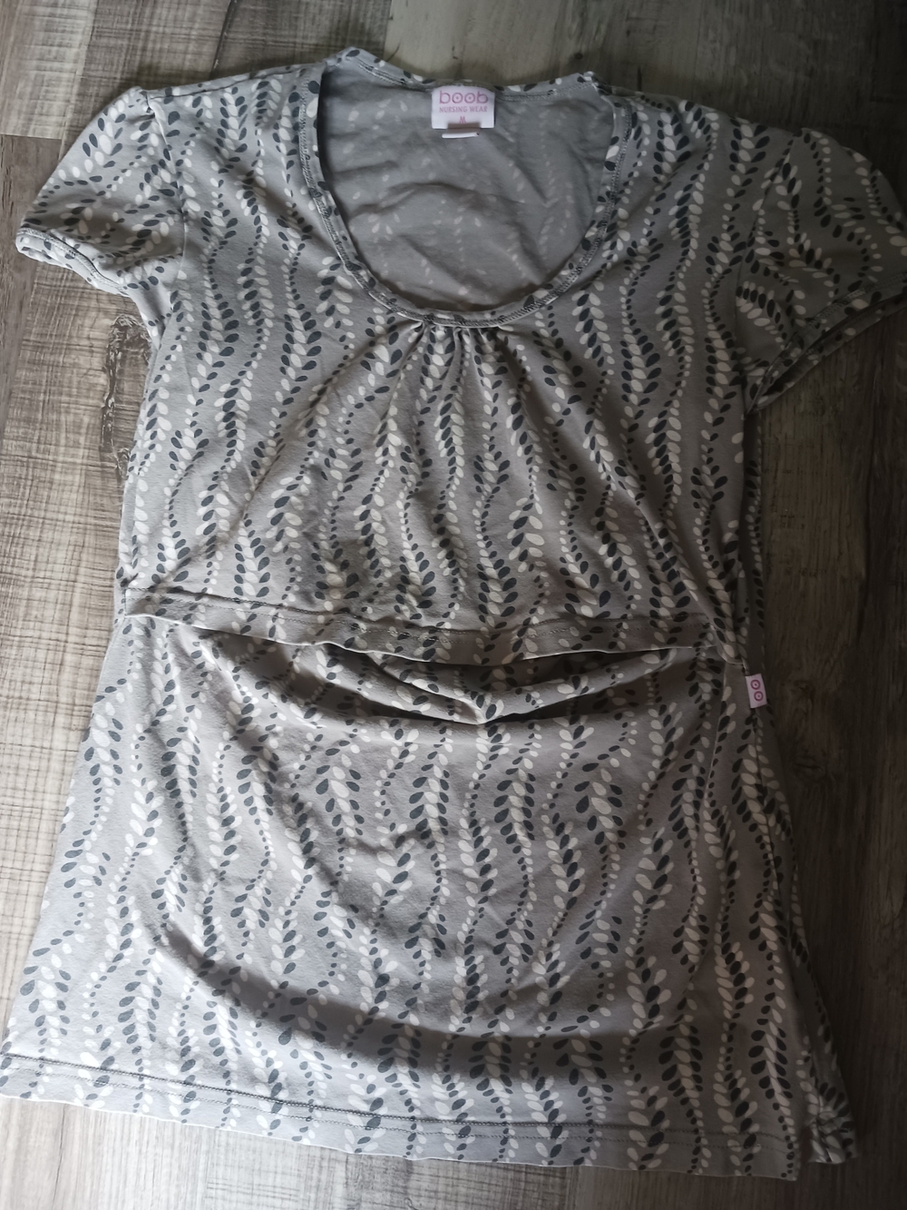 Boob Design Cotton Gray Leaf-Print Short Sleeve Nursing Top